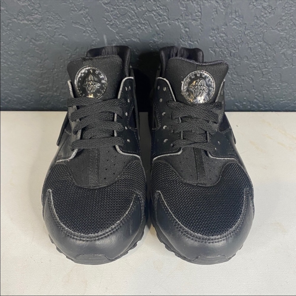 2 pairs Nike Huarache sneakers